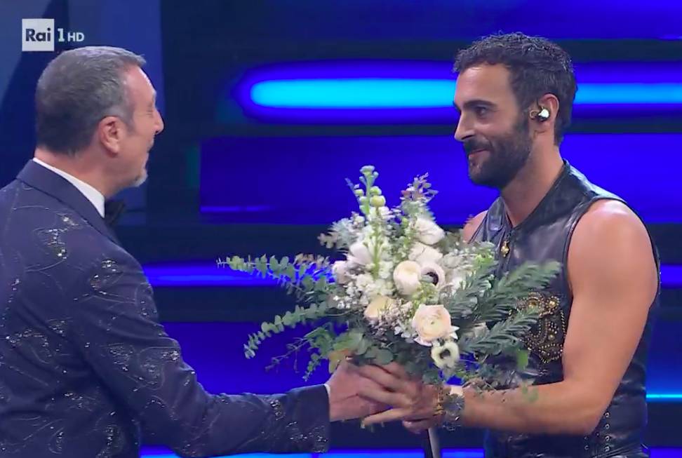 A Sanremo 2023 standing ovation per Marco Mengoni