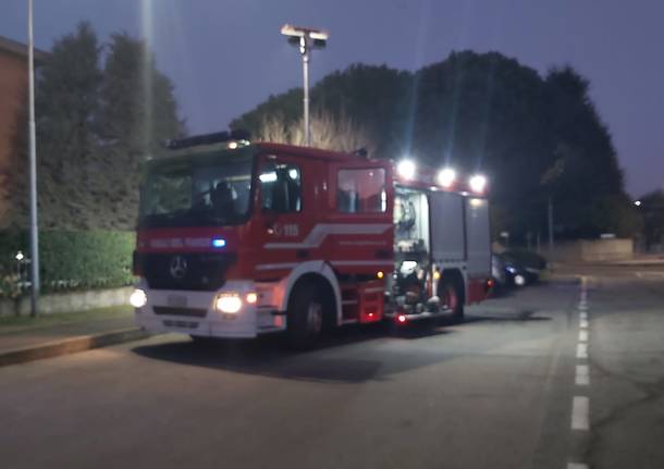 Auto in fiamme a Parabiago