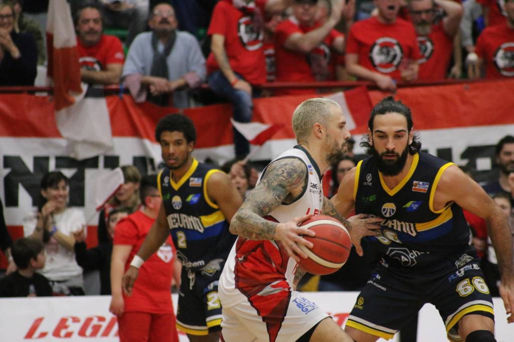 Basket: sfida tra Legnano e Vigevano 