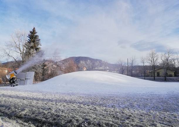 La neve “sparata“ a Cunardo