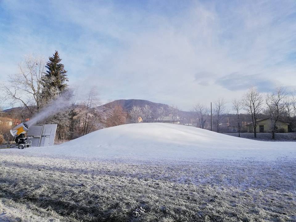 La neve “sparata“ a Cunardo