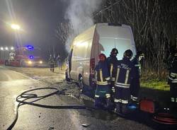 Furgone in fiamme pogliano milanese