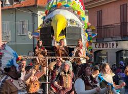 Il Carnevale di Ispra 2023: mascherine e carri per le vie del centro storico