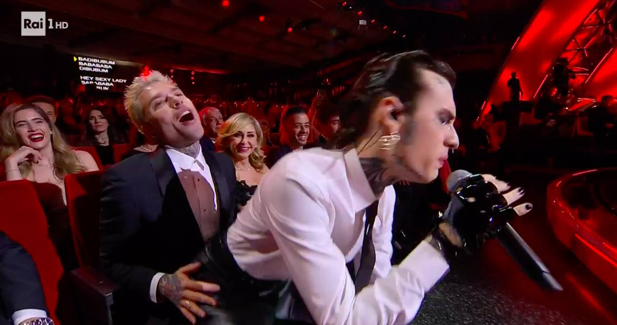 le follie di Rosa Chemical sul palco di Sanremo 2023