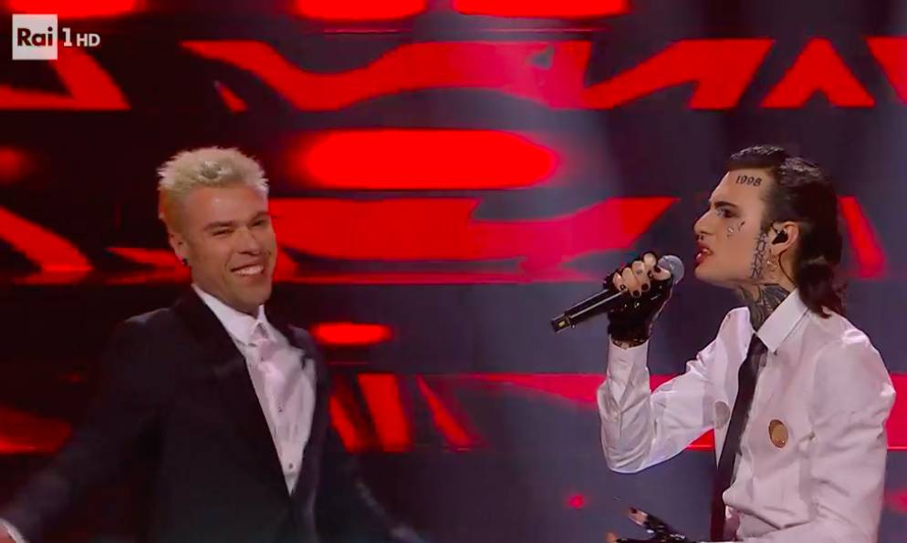 le follie di Rosa Chemical sul palco di Sanremo 2023