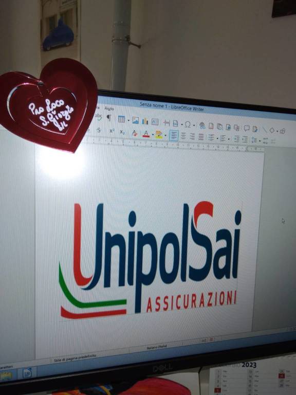 "Pioggia" di cuori rossi nelle vetrine di San Giorgio su Legnano con la Pro Loco