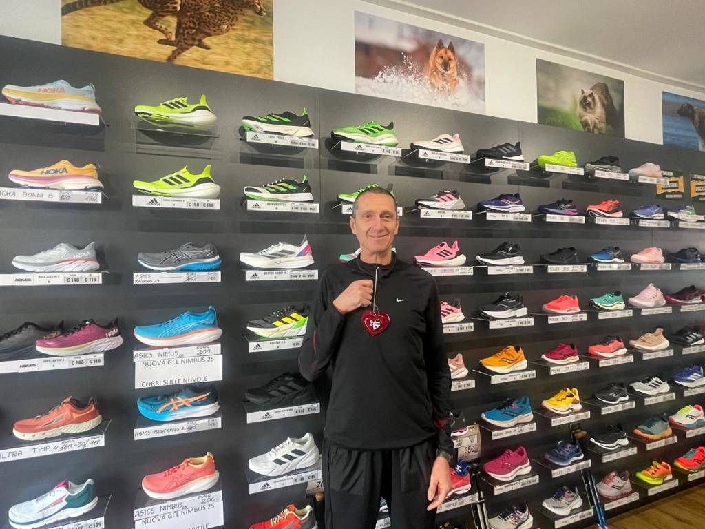 "Pioggia" di cuori rossi nelle vetrine di San Giorgio su Legnano con la Pro Loco